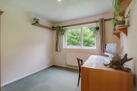 2 Farm Close, Worplesdon, Guildford, GU3 3QQ