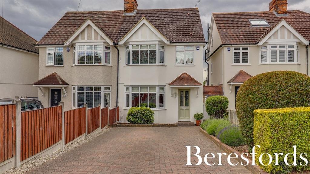 Kavanaghs Road, Brentwood, CM14 4 bed semidetached house £700,000