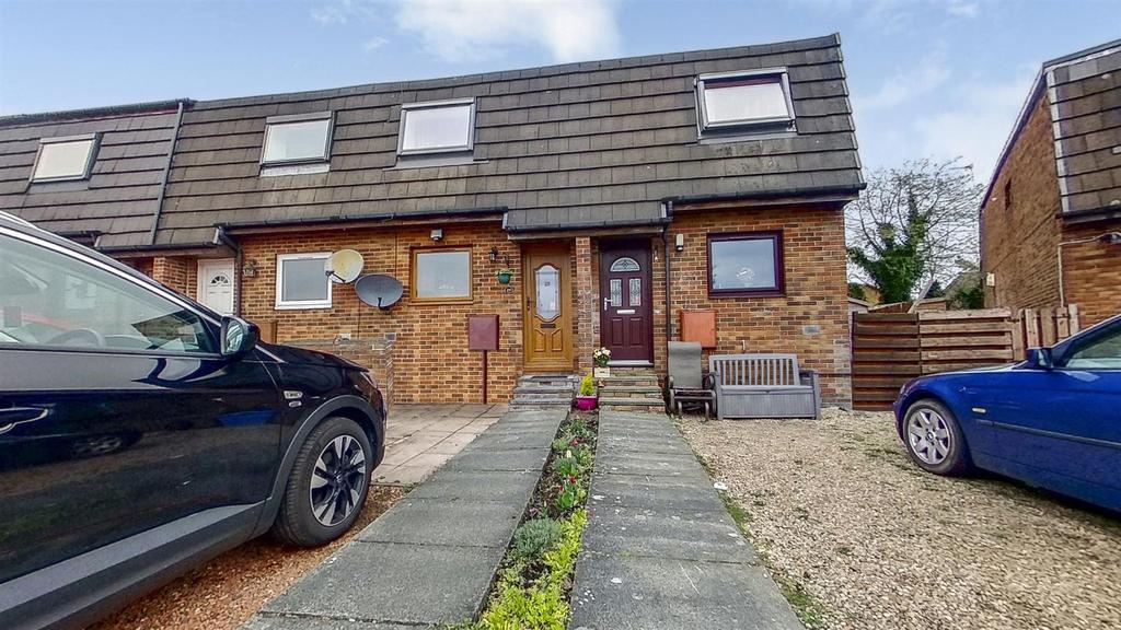 Harburn Avenue West, Livingston, EH54 2 bed terraced house £138,000