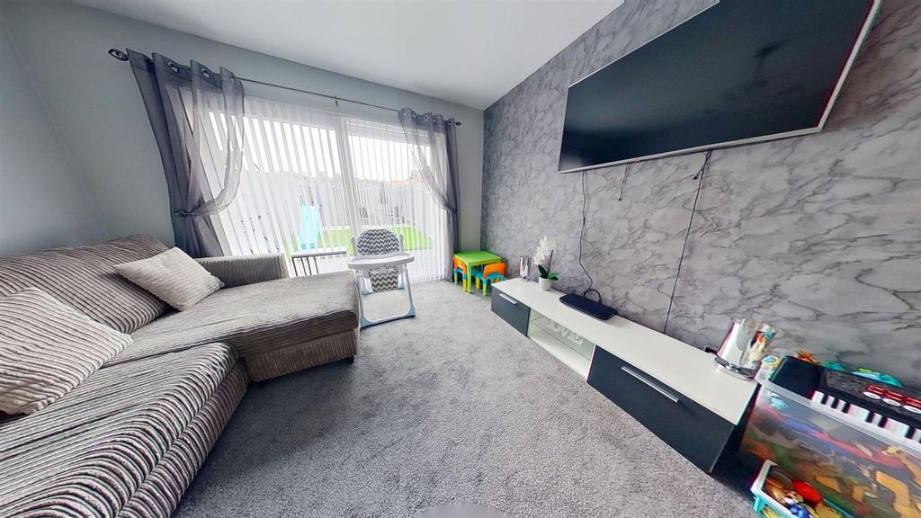 Harburn Avenue West, Livingston, EH54 2 bed terraced house £138,000