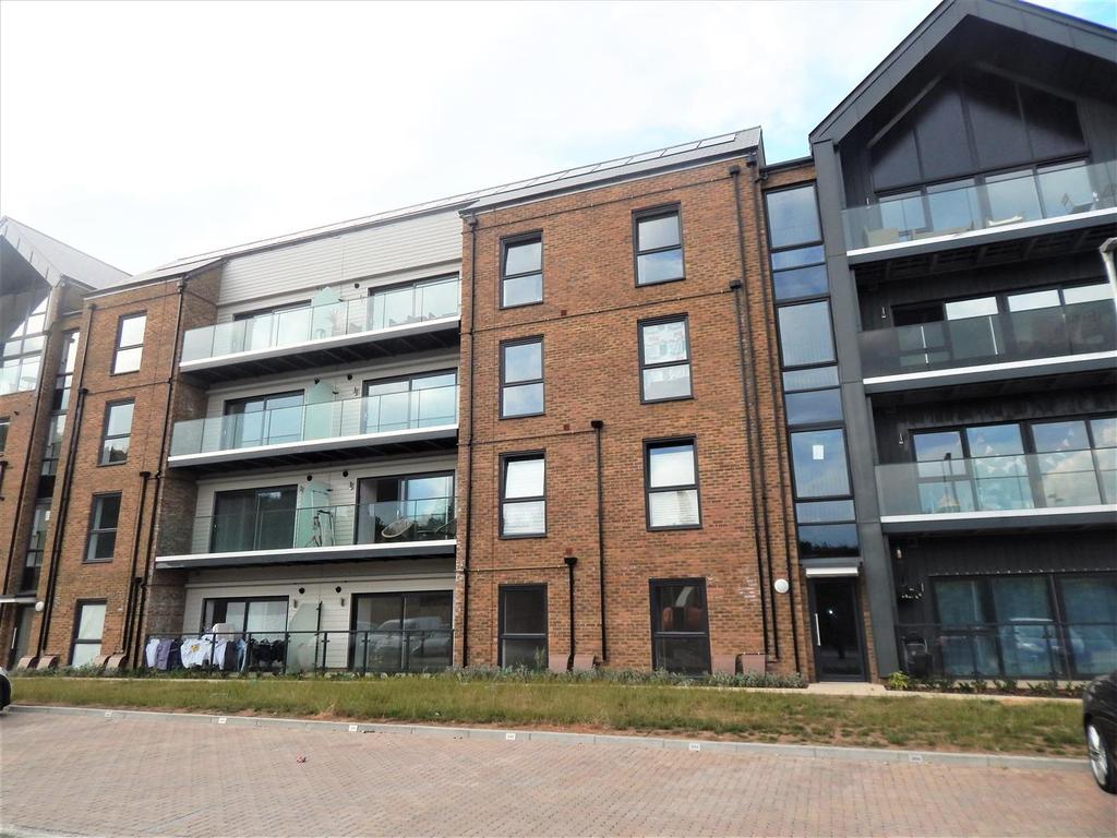 Havelock Drive, St. Clements Lakes... 2 bed apartment £1,200 pcm (£277 pw)