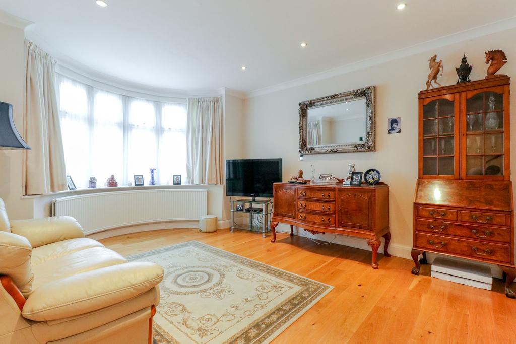 Ridge Avenue, N21 4 bed semidetached house £800,000