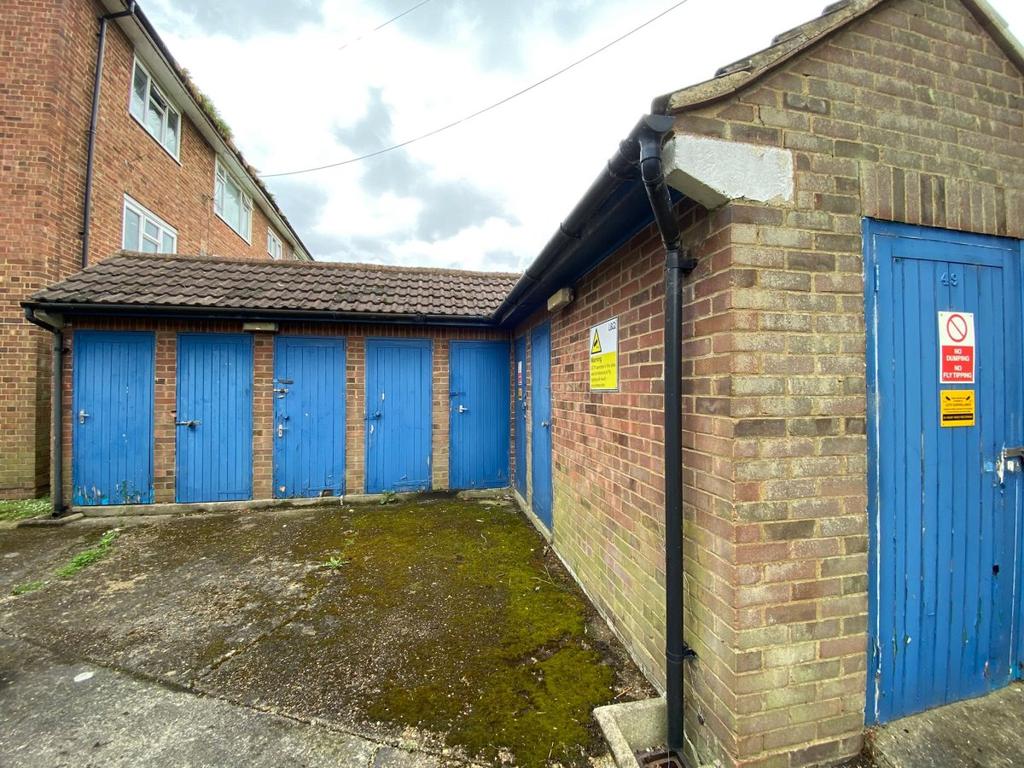Tilehouse Way, Ub9 1 bed flat £1,100 pcm (£254 pw)
