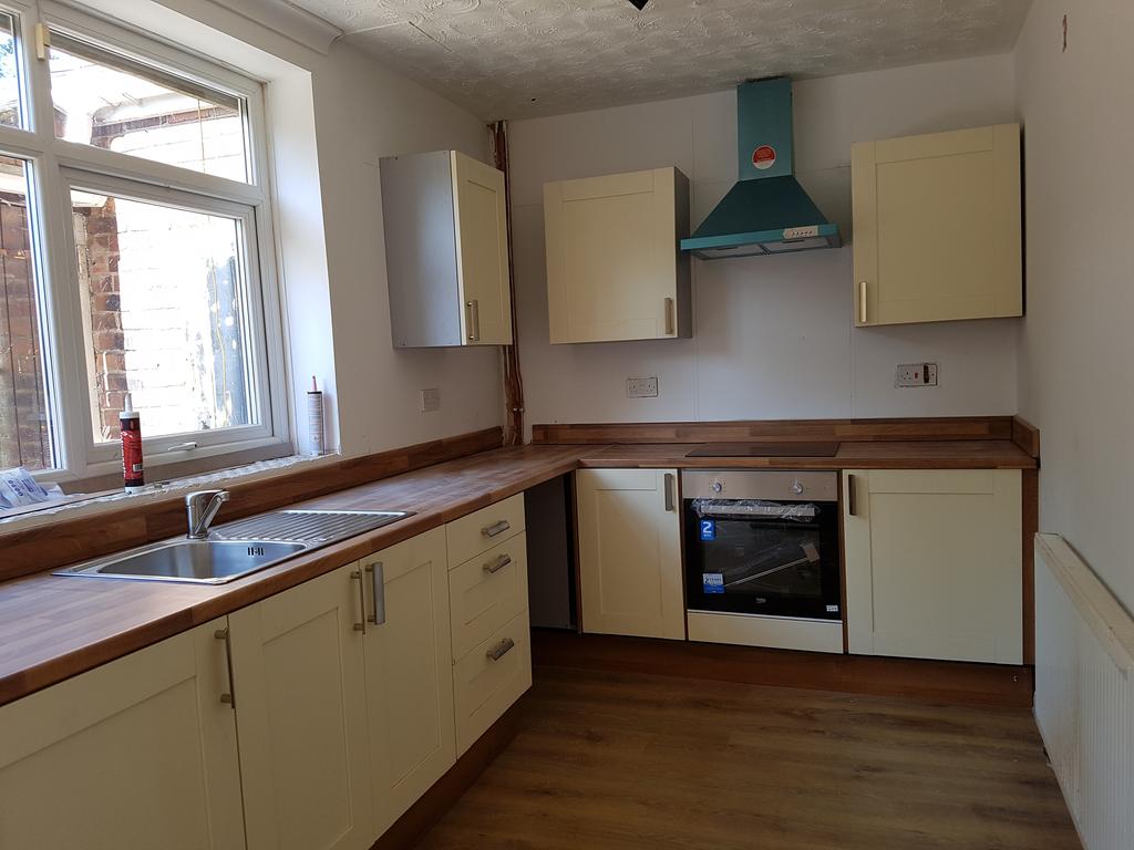 65 North Road, East Dene, Rotherham... 3 bed semidetached house £650