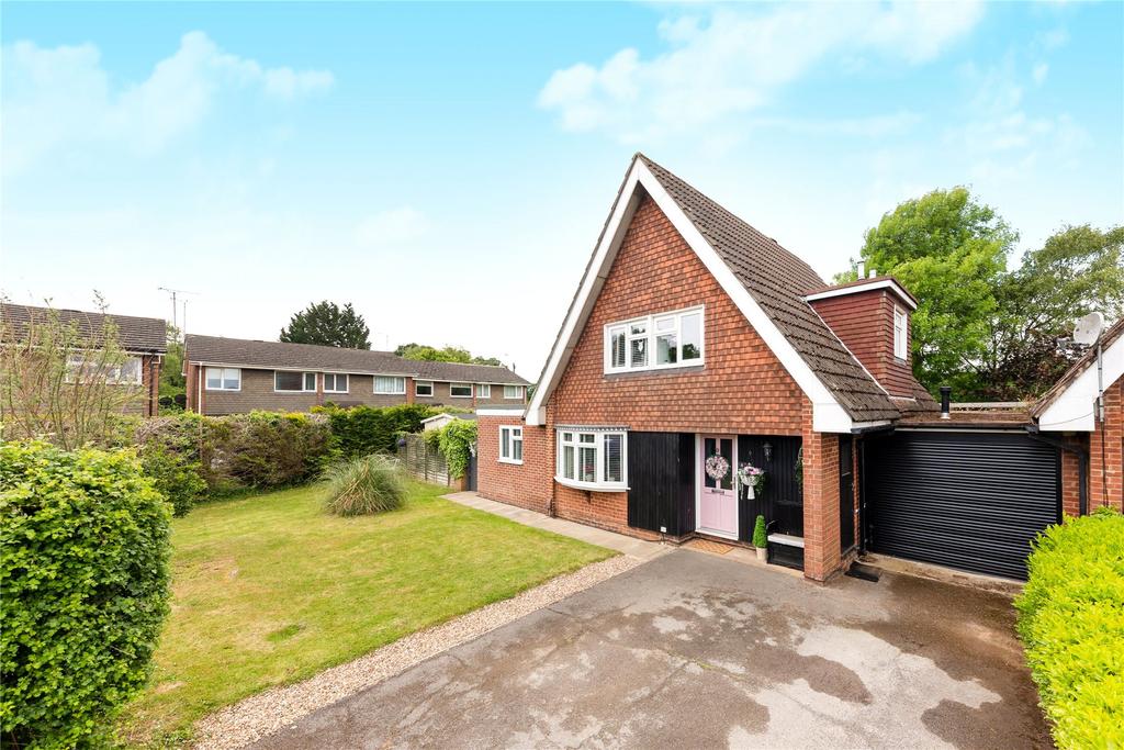 Blagrove Drive, Wokingham, Berkshire, RG41 4 bed link detached house £650,000