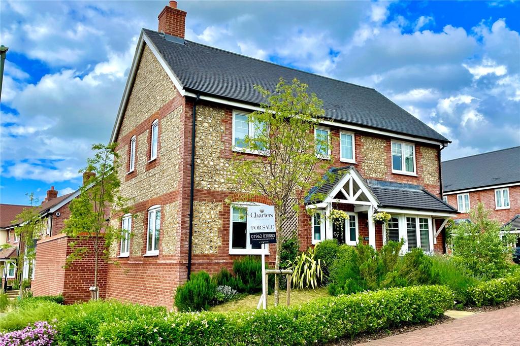 Observer Point Road, Overton, Basingstoke, RG25 4 bed detached house