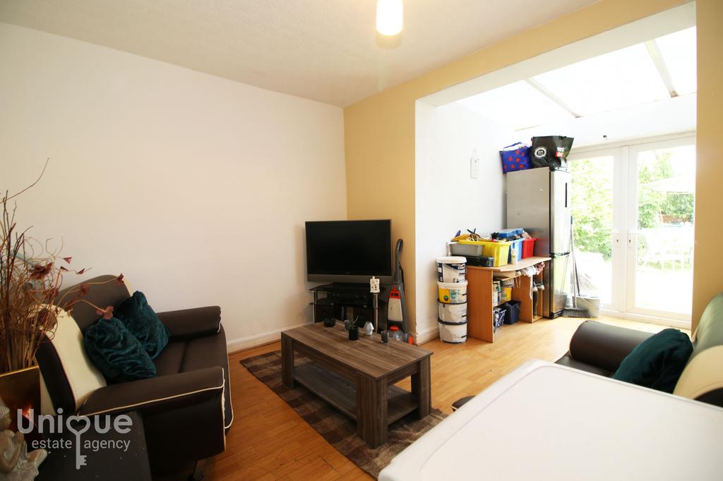Lawsons Road, ThorntonCleveleys, FY5 3 bed end of terrace house £139,950