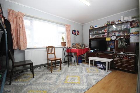 2 bedroom flat for sale - Bowrons Avenue, Wembley, Middlesex HA0