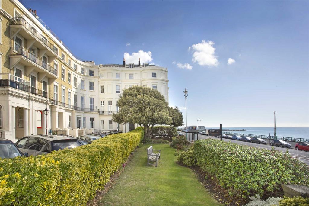 Eastern Terrace, Brighton, BN2 3 bed apartment to rent £2,900 pcm (£669 pw)