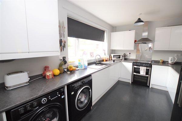 Breakfast/kitchen