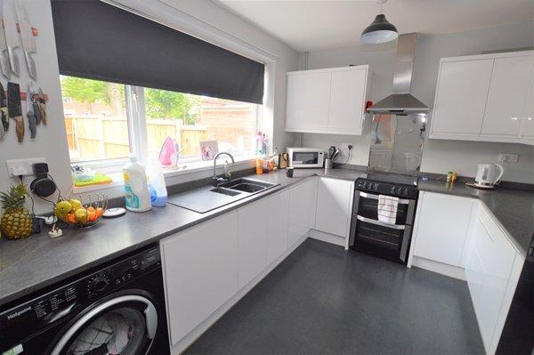 Breakfast/kitchen