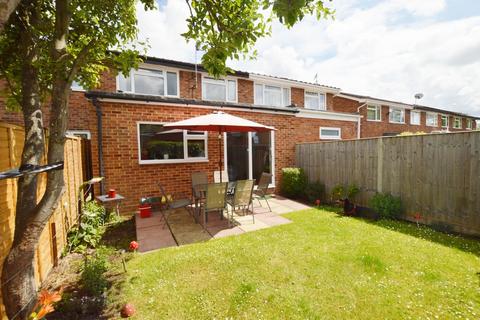 3 bedroom terraced house to rent, Lillibrooke Crescent