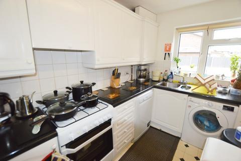 3 bedroom terraced house to rent, Lillibrooke Crescent