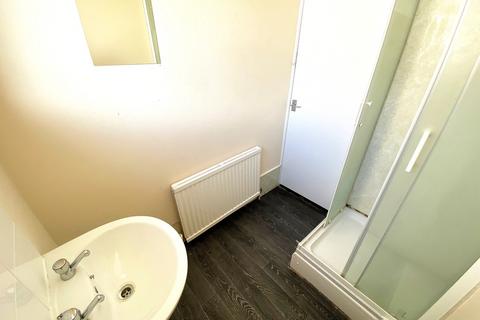 4 bedroom maisonette to rent, Worthing Road, Southsea