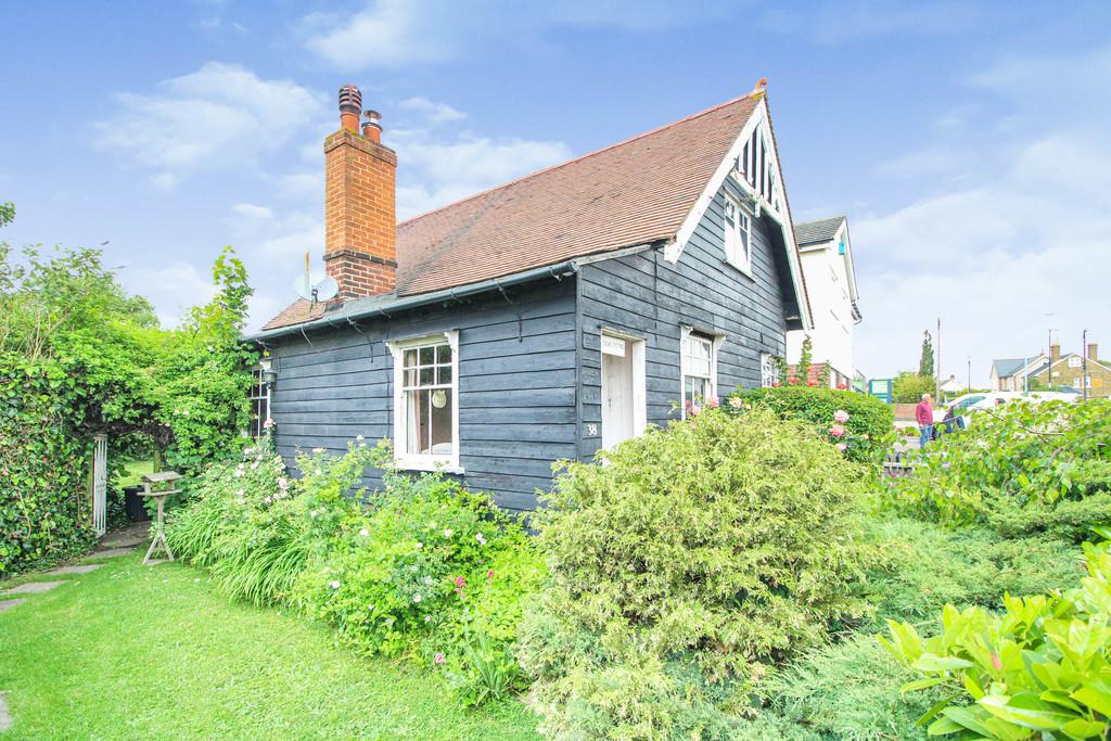 Kingsland Road, West Mersea... 2 bed detached house £345,000