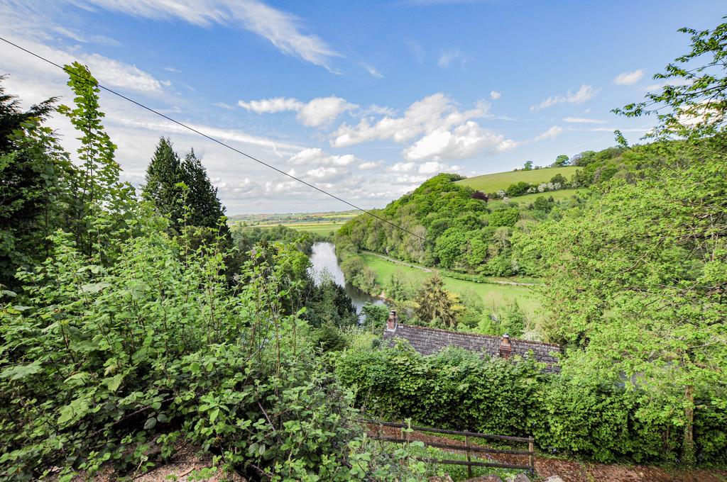 Symonds Yat 2 bed property with land for sale £250,000