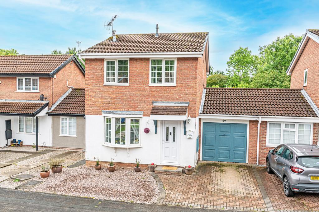 Ellesworth Close, Old Hall, Warrington 3 bed link detached house £250,000