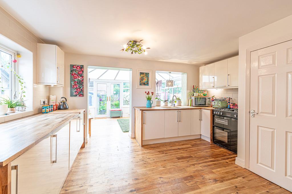 Ellesworth Close, Old Hall, Warrington 3 bed link detached house £250,000