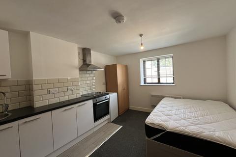 Studio to rent, Rockstone Lane, Southampton