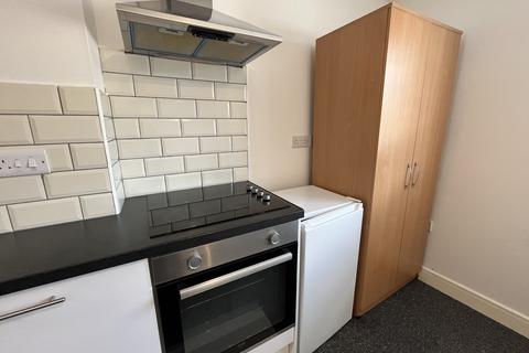 Studio to rent, Rockstone Lane, Southampton