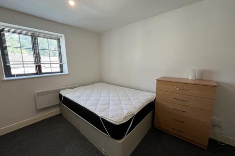Studio to rent, Rockstone Lane, Southampton