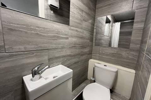 Studio to rent, Rockstone Lane, Southampton