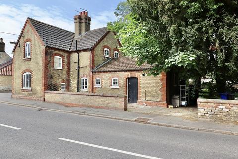 2 bedroom semi-detached house for sale - Vicarage Lane, Welton
