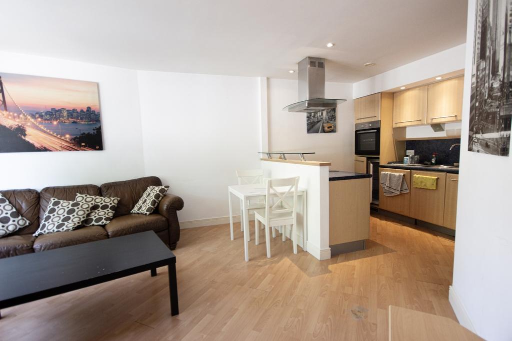 Apartment in Newcastle upon Tyne, Grainger Town - View 2