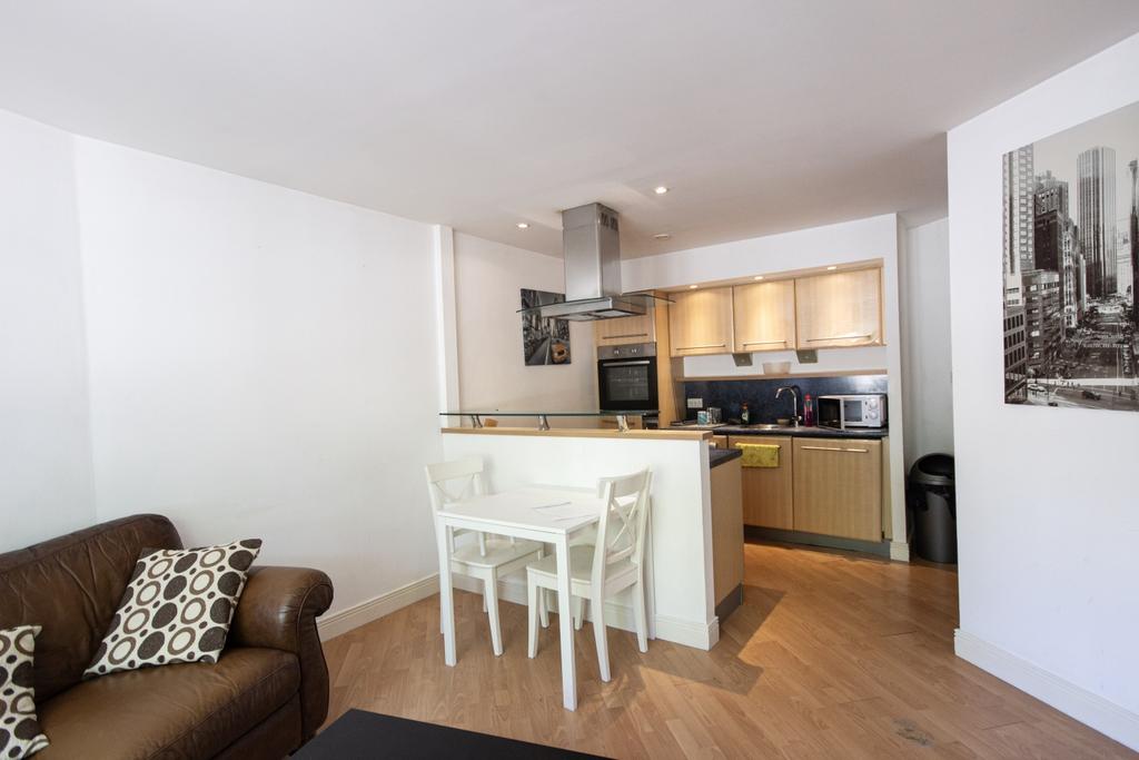 Apartment in Newcastle upon Tyne, Grainger Town - View 3