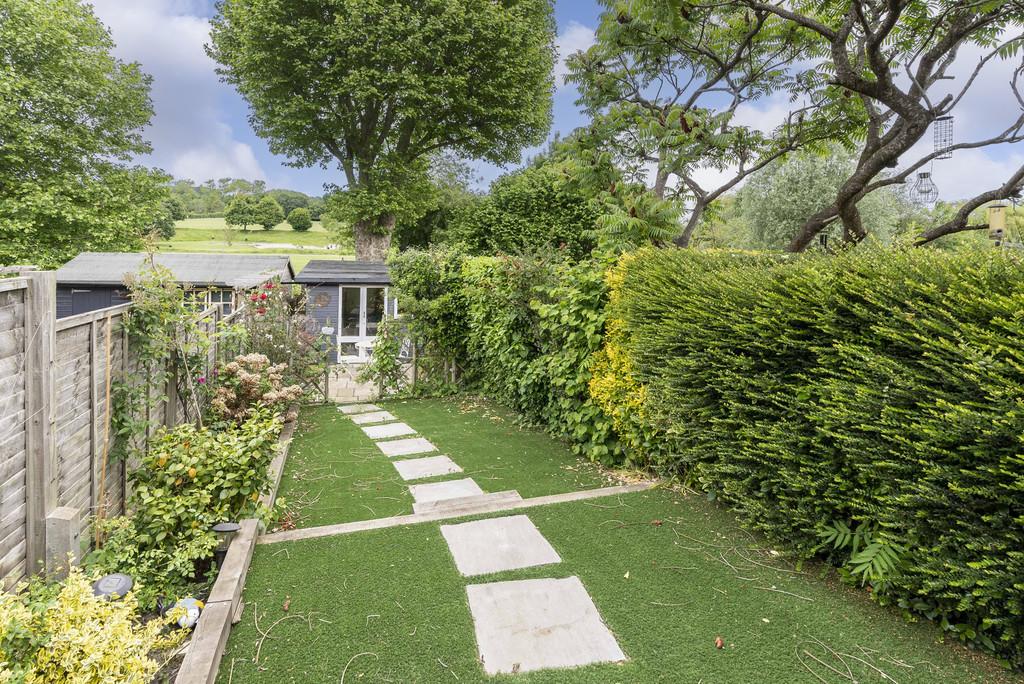 Rothes Road, Dorking 4 bed villa £2,500 pcm (£577 pw)