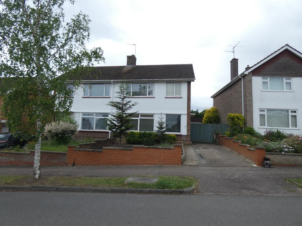 Curlew Crescent, Bedford 3 bed semidetached house £1,100 pcm (£254 pw)