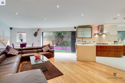 4 Francis Bentley Mews, London, SW4 0EG