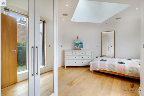 4 Francis Bentley Mews, London, SW4 0EG