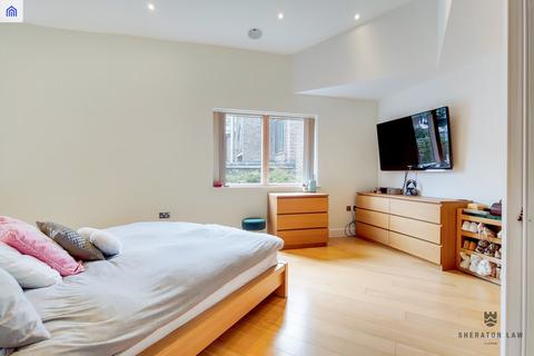 4 Francis Bentley Mews, London, SW4 0EG