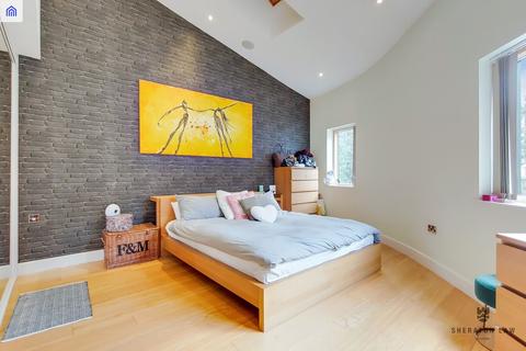 4 Francis Bentley Mews, London, SW4 0EG