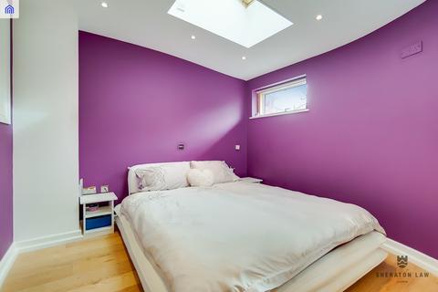 4 Francis Bentley Mews, London, SW4 0EG