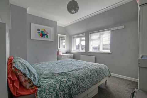 101 Grove Road, Emmer Green, Reading, RG4 8LW