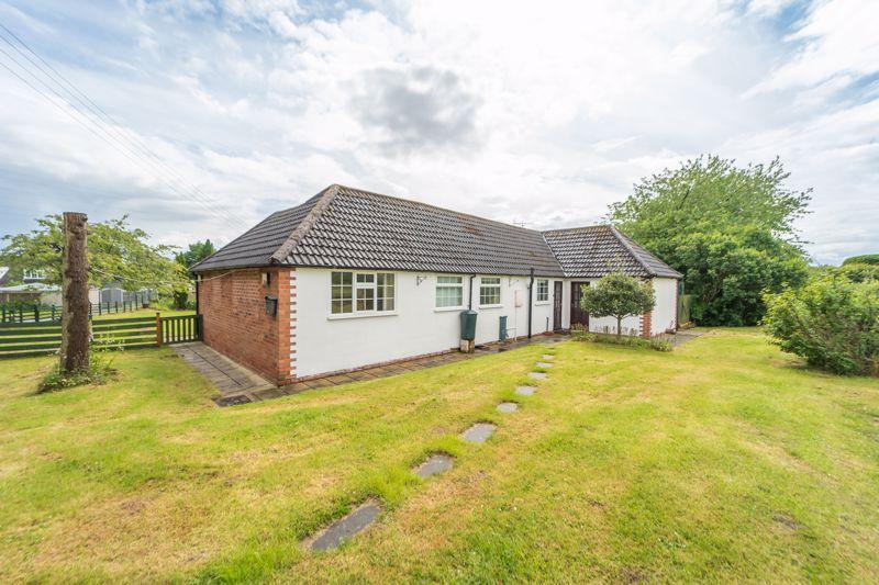 Penstone Lane, Lower Penn 2 bed bungalow £1,300 pcm (£300 pw)