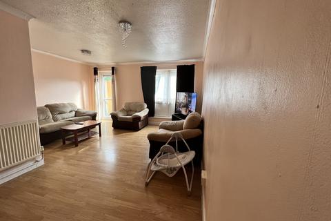 3 bedroom maisonette for sale, Tiptree Crescent, Ilford IG5