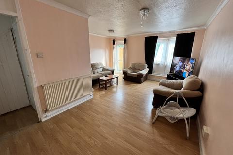 3 bedroom maisonette for sale, Tiptree Crescent, Ilford IG5