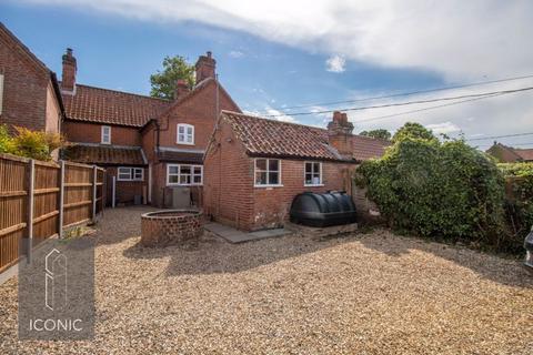 2 bedroom cottage to rent, The Street, Ringland, Norwich