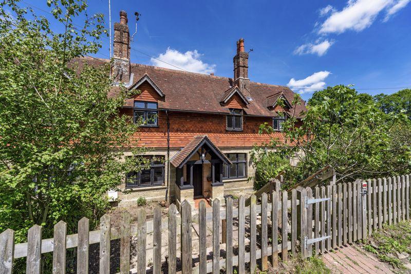 Copyhold Lane, Haywards Heath 2 bed semidetached house £1,200 pcm (£