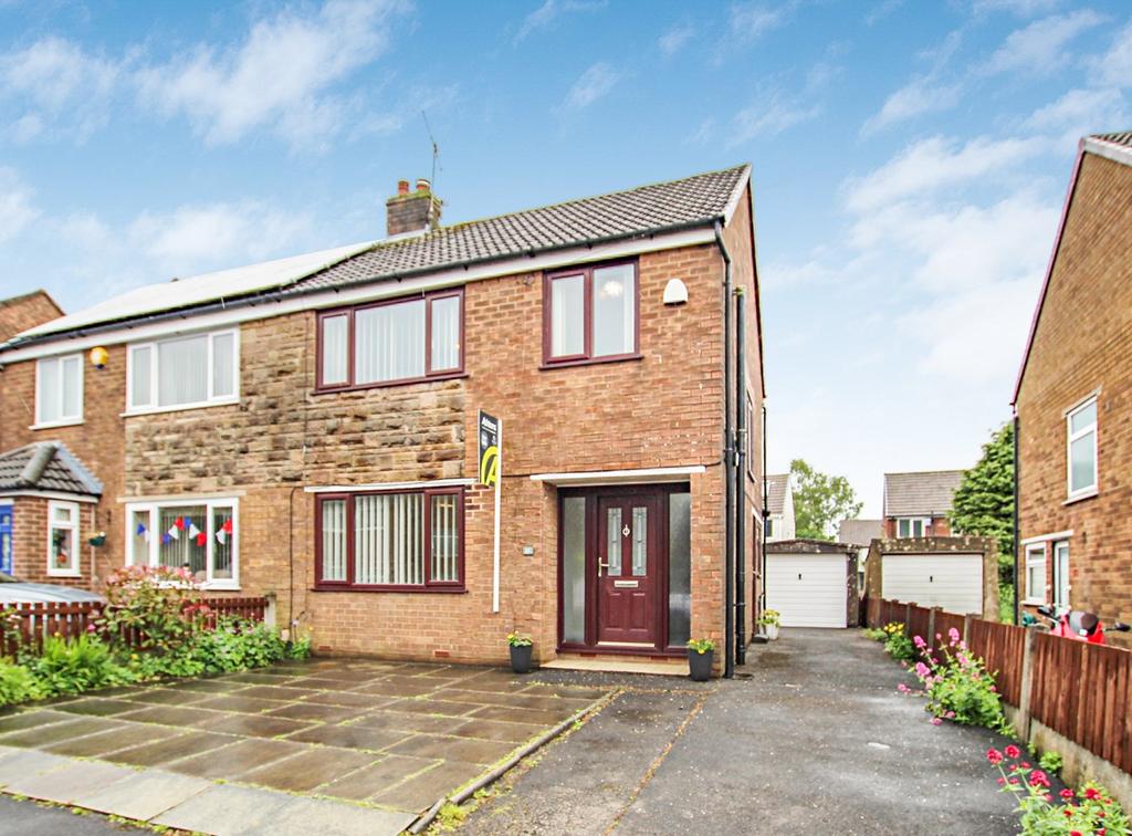 Leacroft, AshtoninMakerfield... 3 bed semidetached house £175,000