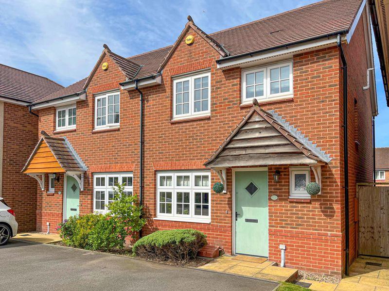 Waters Edge Close, Churchbridge, WS11 8LA 3 bed semidetached house for