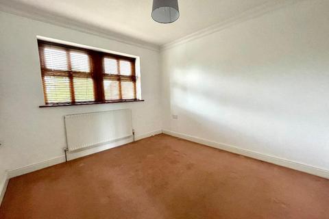 2 bedroom flat for sale, Rockley View Court, Birdwell, Barnsley, South Yorkshire, S70 5US