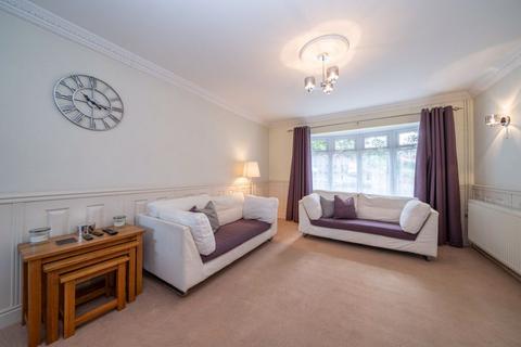 4 bedroom detached house for sale, Mancroft Road, Caddington