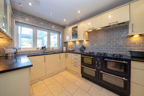 4 bedroom detached house for sale, Mancroft Road, Caddington