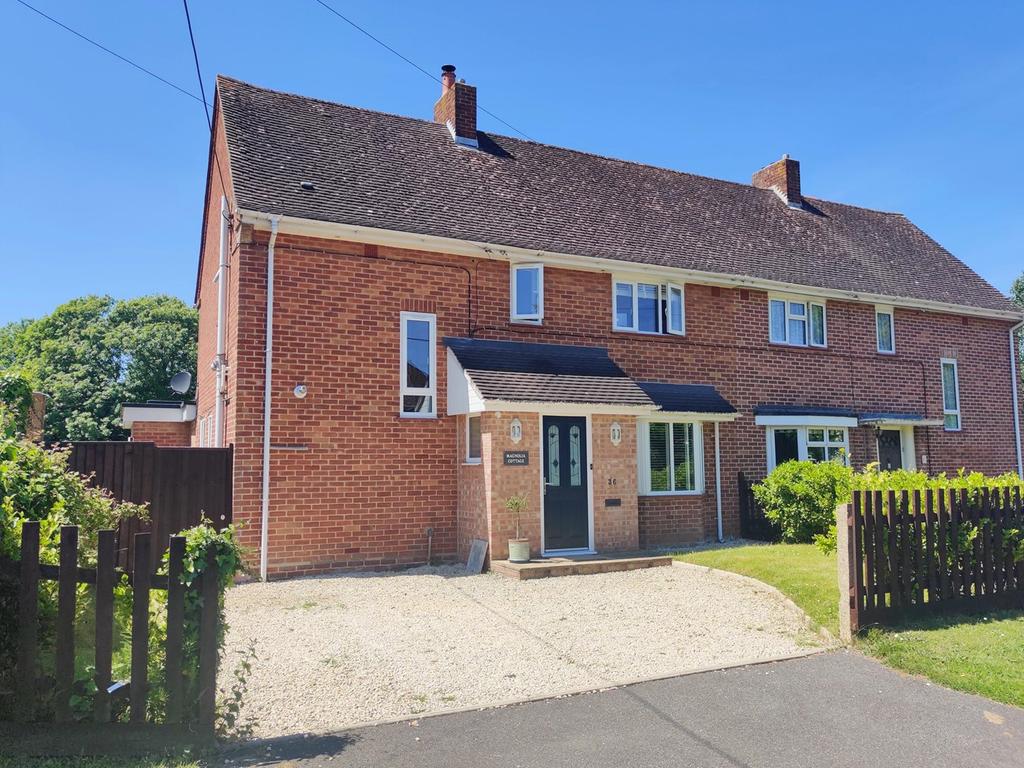 Auckland Avenue, Brockenhurst, SO42 3 bed semidetached house £600,000