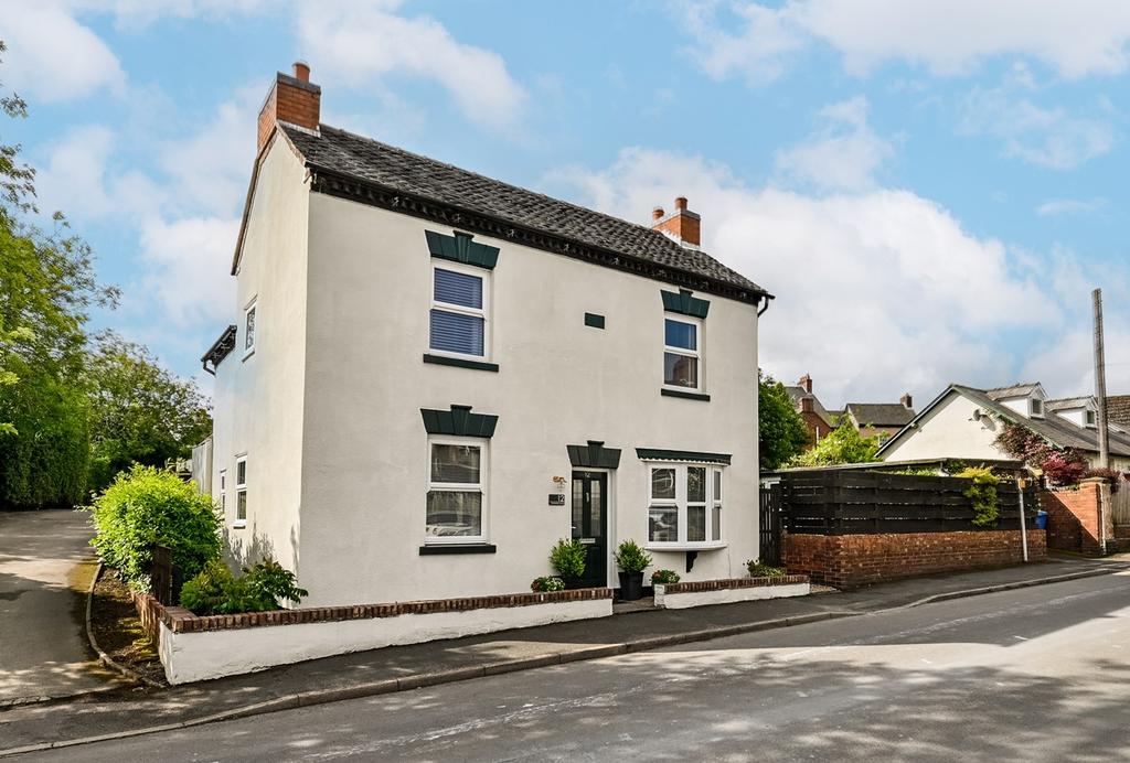 Old Road, Armitage, Rugeley, WS15 3 bed detached house £300,000