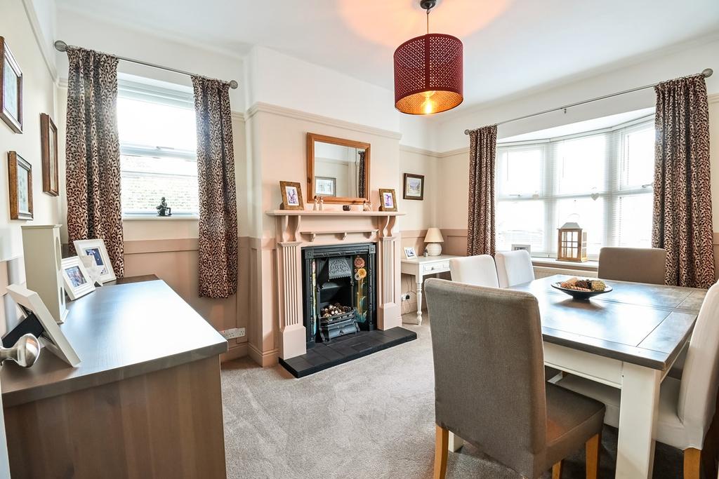 Old Road, Armitage, Rugeley, WS15 3 bed detached house £300,000